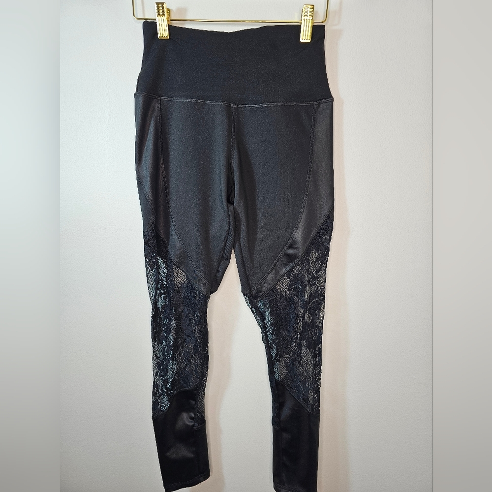 FOREVER 21 size S women's workout leggings